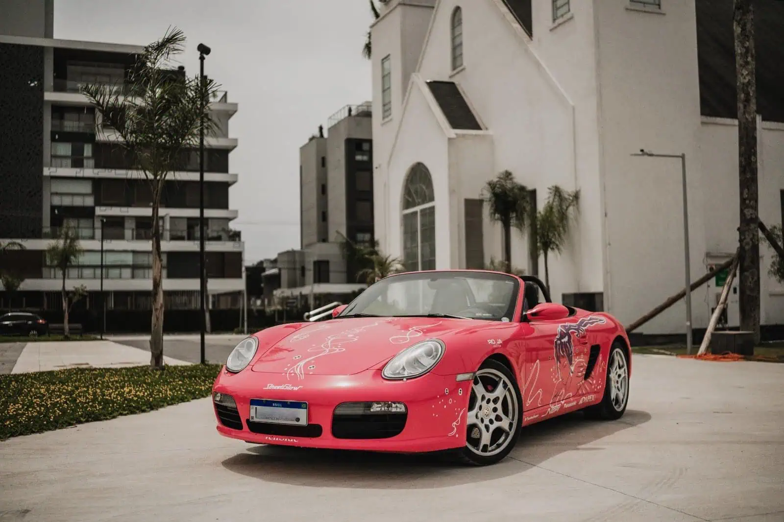 Porsche Boxster rosa inspirado no S2000 da Suki
